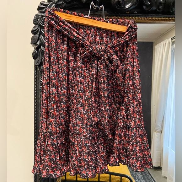 Black and Red Floral, Pleated Mini Skirt with Tie - Picture 1 of 6